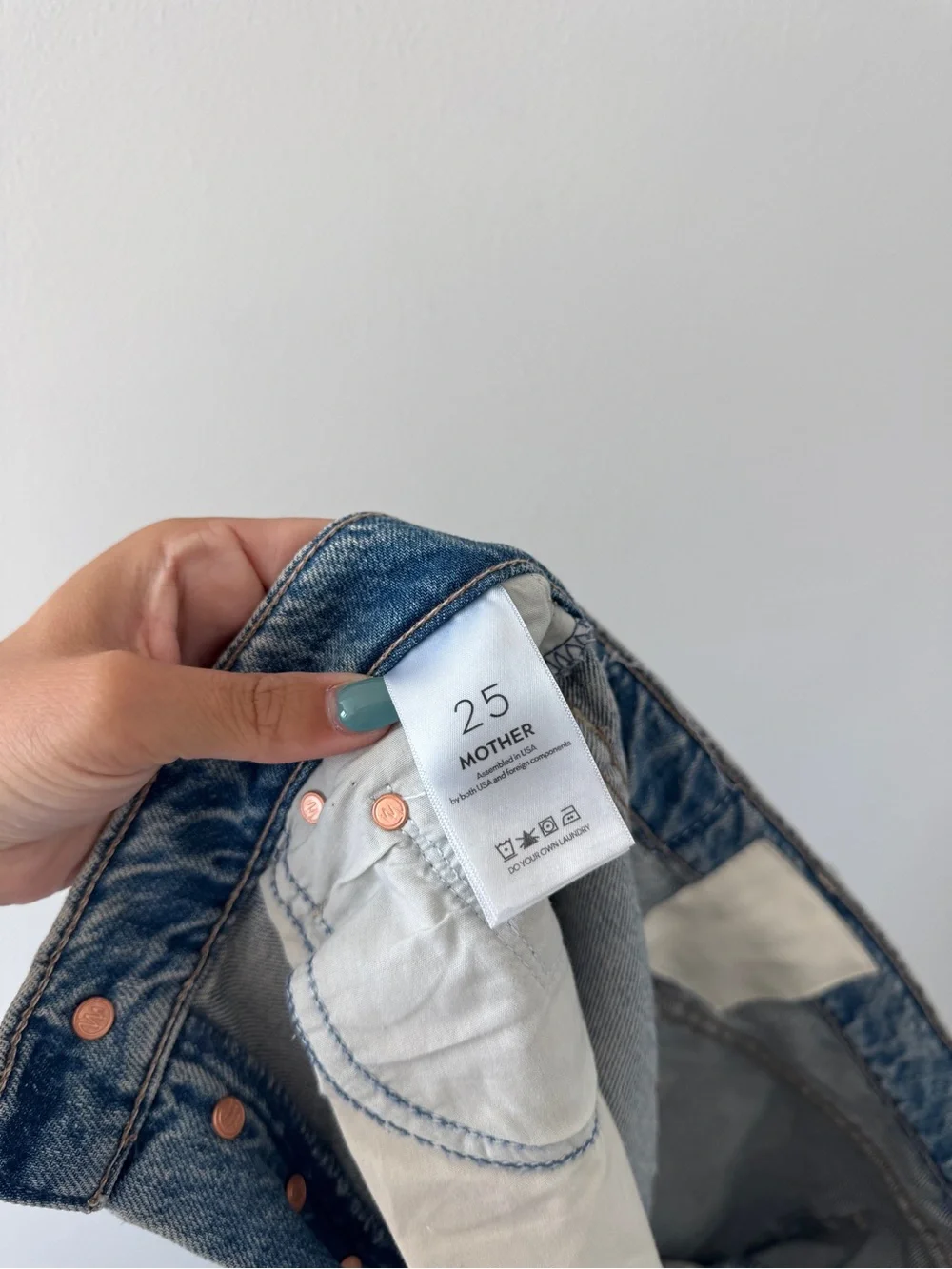 MOTHER Fangirl Button Skimp Jeans in Blinded By The Light 25